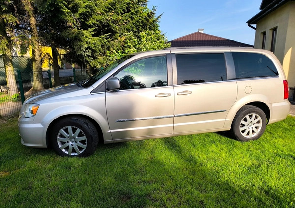 Chrysler Town &amp; Country cena 48500 przebieg: 197000, rok produkcji 2014 z Nowy Staw małe 92